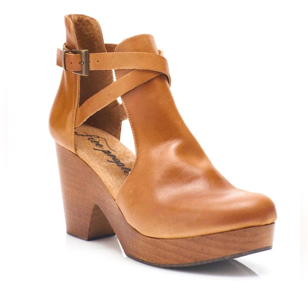 Free People Cedar Clog in Size US 6.5